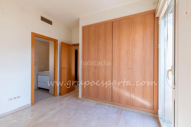 Foto bc1c2ec1-7e8c-4419-a739-94e5ef54bf61. Casa aparellada a calle moscatel 13 a Loreto Espartinas