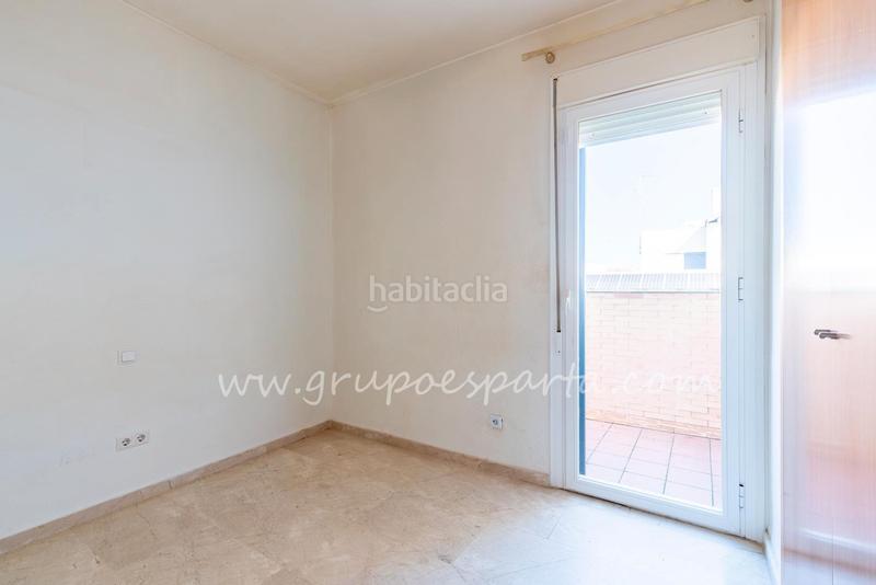Foto bc8cfc1c-77e7-4f19-920c-da23017f981c. Casa aparellada a calle moscatel 13 a Loreto Espartinas