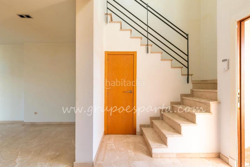 Foto c9bef0a8-6197-4dc3-af0e-5b505f57736a. Casa aparellada a calle moscatel 13 a Loreto Espartinas