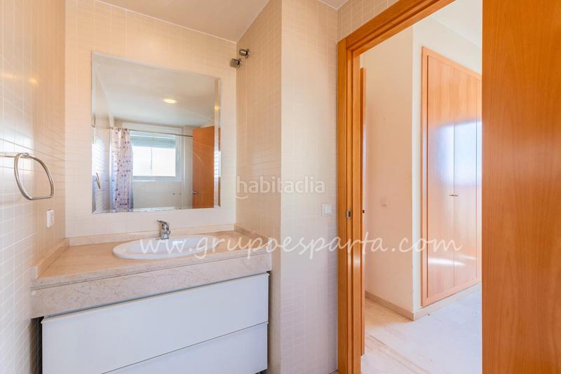 Foto da8e2e9d-581a-4282-809f-3e801f9d1a28. Casa aparellada a calle moscatel 13 a Loreto Espartinas
