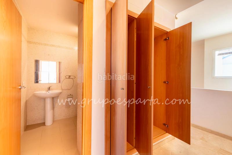 Foto df52e83a-81fb-40ba-91fb-b7b0abba42f8. Casa aparellada a calle moscatel 13 a Loreto Espartinas
