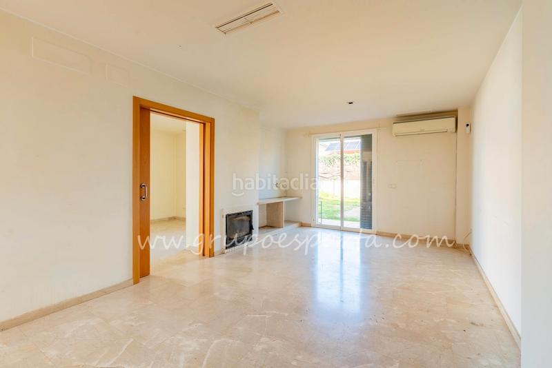 Foto f7d6c1ba-6198-4c8e-929d-f48c41abccc3. Casa aparellada a calle moscatel 13 a Loreto Espartinas