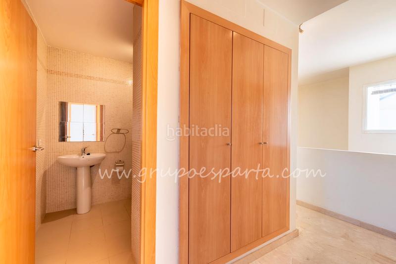 Foto f92e97dc-098e-4517-8ceb-e88c7ad802fb. Casa aparellada a calle moscatel 13 a Loreto Espartinas