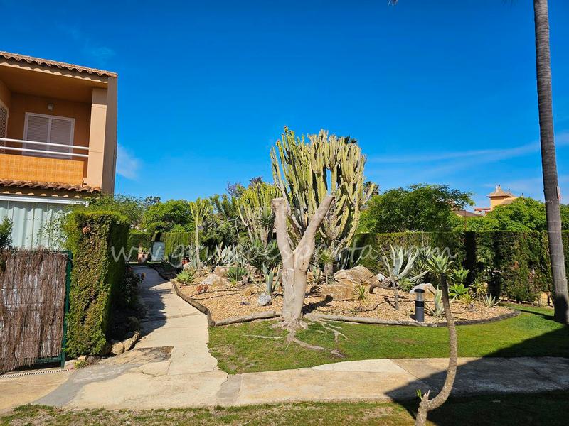 Foto 74585c07-dc04-42f5-92b1-27c254957281. Reihenhaus in paseo flecha de nueva umbría 10 in Islantilla golf Islantilla