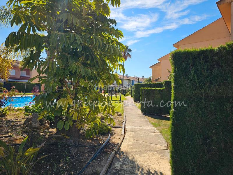 Foto 97e6a45f-640e-4e47-ab95-24ebb571bdbb. Reihenhaus in paseo flecha de nueva umbría 10 in Islantilla golf Islantilla