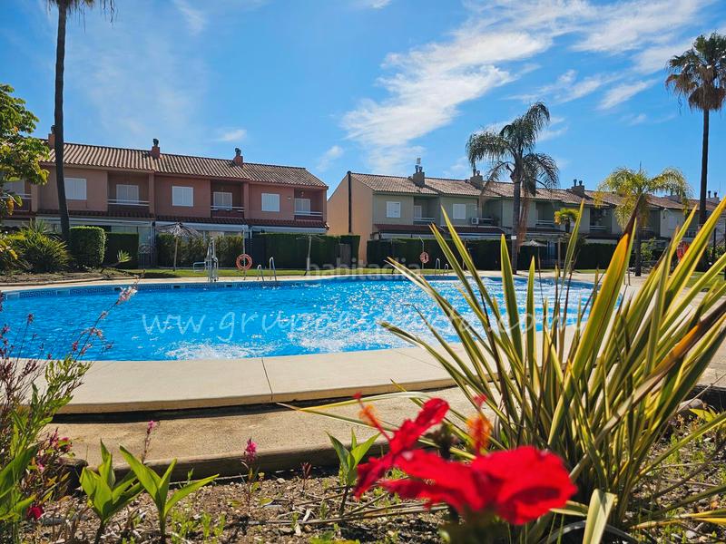 Foto f3653c38-d2fd-44a0-b2bb-02a1d53e1c6e. Reihenhaus in paseo flecha de nueva umbría 10 in Islantilla golf Islantilla