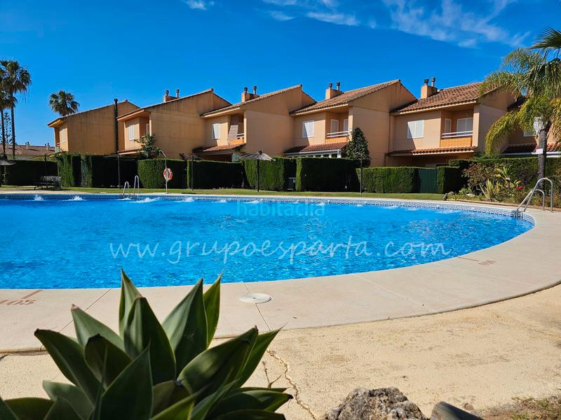 Foto f4c49735-ccf6-4b68-87e8-d575f6a76344. Reihenhaus in paseo flecha de nueva umbría 10 in Islantilla golf Islantilla