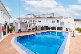 Dúplex a Calle guadiamar 17. Dúplex en urbanización con piscina propia. garaje y trastero inc