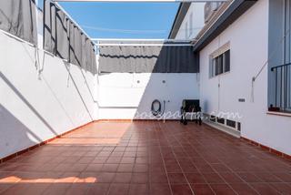 Location Maison jumelée à Calle de dolores solano 20. Adosada con sótano y parking privado.
