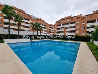 Alquiler Piso  Avenida universidad de salamanca 5. Piso de 3 dormitorios, terraza, piscina comunitaria y garaje inc