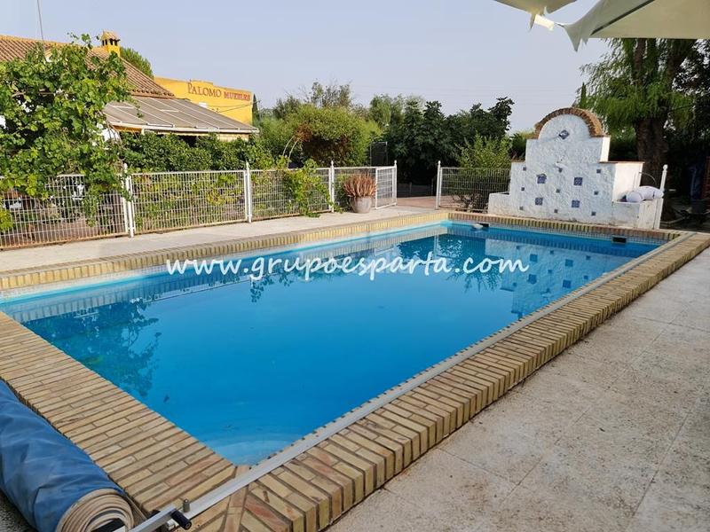 Foto 115d3deb-e5a4-45de-a151-3d5237cb8baf. Lloguer xalet amb aparcament piscina a Loreto Espartinas