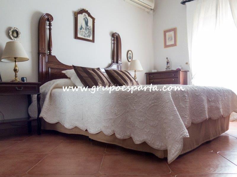 Foto e167f580-3679-461f-8944-6d35fd281fac. Lloguer xalet amb aparcament piscina a Loreto Espartinas