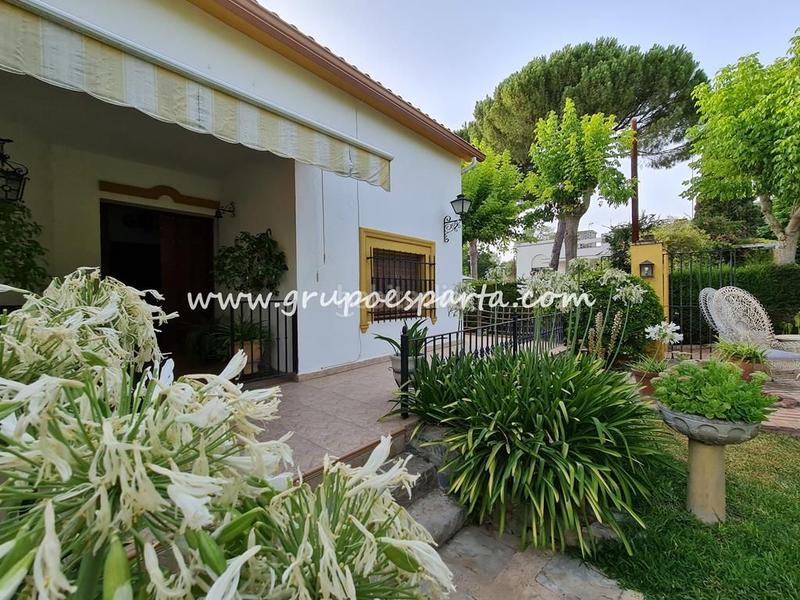 Foto b1a2ec64-845f-40b2-9dc3-0d13a3e17b19. Location chalet avec parking piscine dans Loreto Espartinas