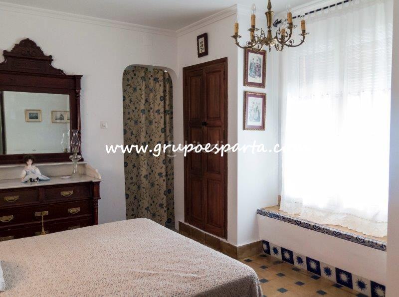 Foto c9402ebe-7435-40d9-9c45-78166f3a3393. Location chalet avec parking piscine dans Loreto Espartinas