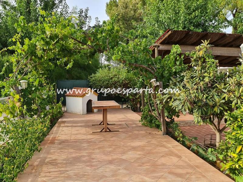 Foto d7c7f282-9751-4d2e-8d39-2fe78f40760b. Location chalet avec parking piscine dans Loreto Espartinas