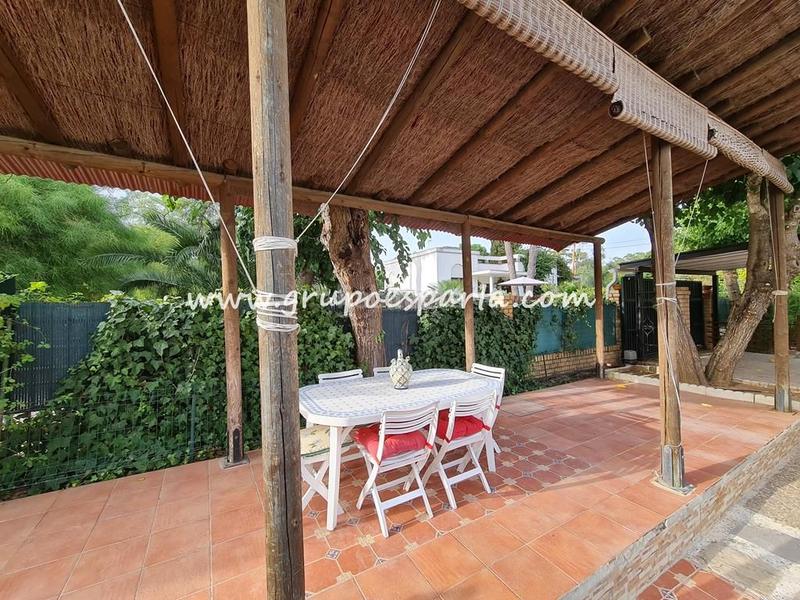 Foto d8d3d3b2-ba3f-4ce0-acc6-e4cd996b7b0a. Location chalet avec parking piscine dans Loreto Espartinas