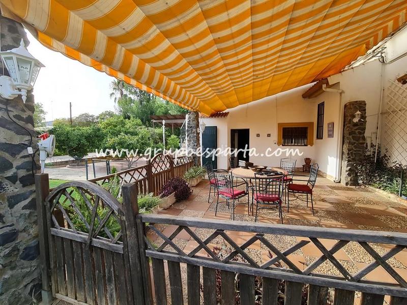 Foto f85e86ff-1f63-4730-a32b-8a6444829521. Location chalet avec parking piscine dans Loreto Espartinas