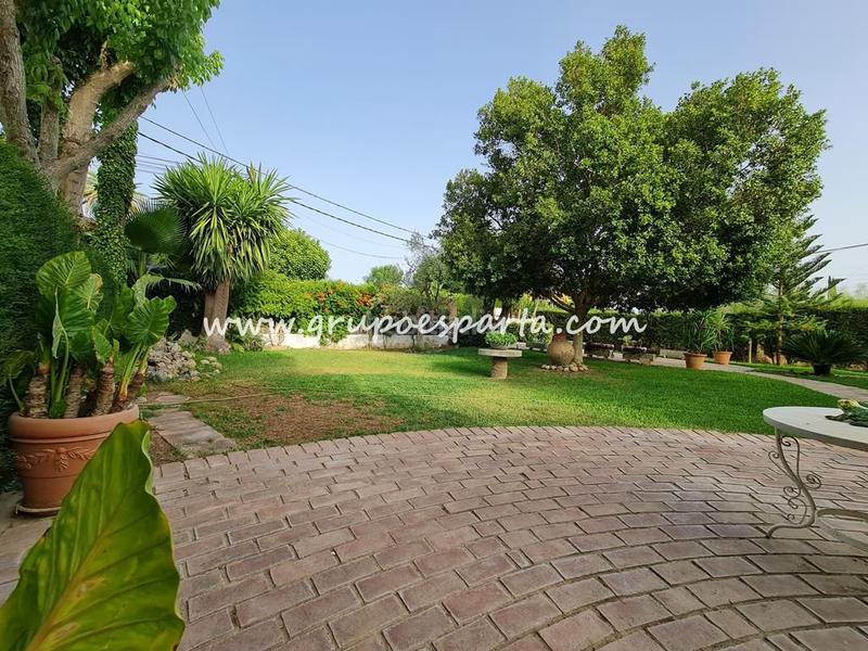 Foto f86493ad-6c50-445e-9d14-ee4eeb9f6546. Location chalet avec parking piscine dans Loreto Espartinas