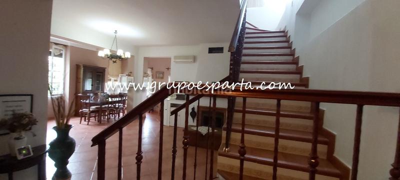 Foto 3a8fd4eb-be25-4927-be96-75a161293a04. Miete chalet mit parking pool in Loreto Espartinas