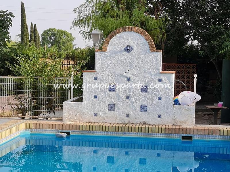 Foto 54c16424-f8ec-4357-84e4-71e5deada025. Miete chalet mit parking pool in Loreto Espartinas