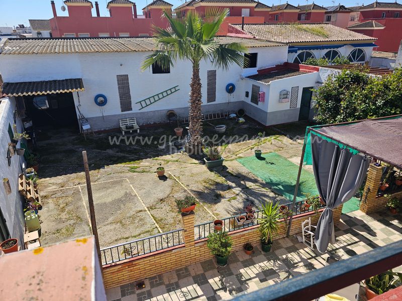 Foto 7e2af083-b2de-4ed0-bbb0-2cc0074c8c8e. Casa adossada a lopaz 20 a Umbrete