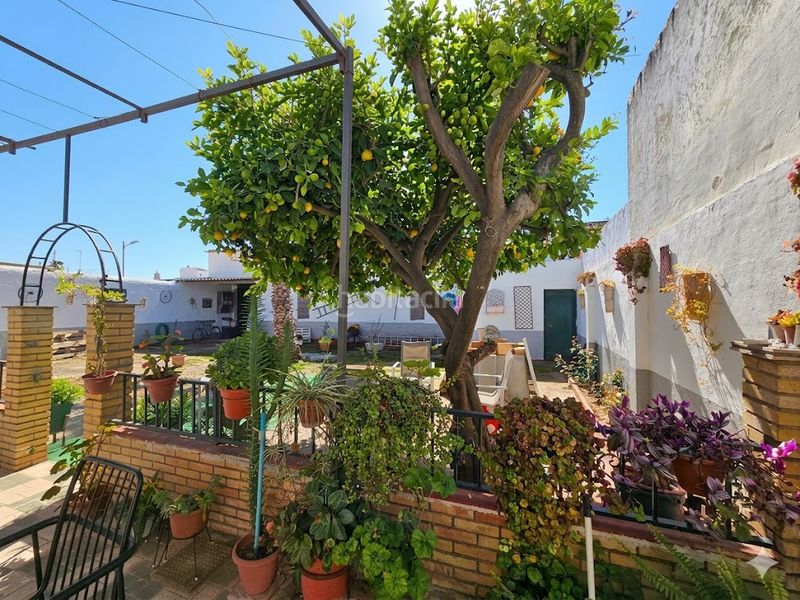 Foto 877ef7ad-30fa-42fc-aeb9-1a0067f5eb60. Casa adossada a lopaz 20 a Umbrete