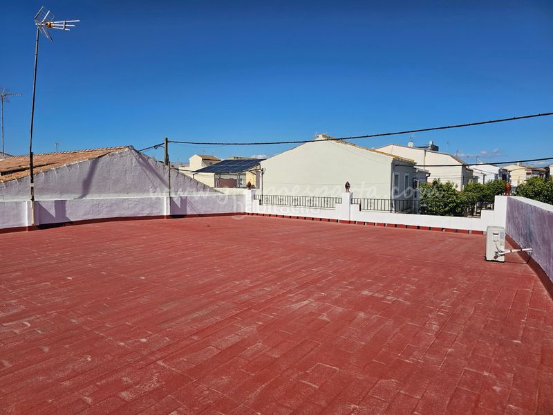 Foto 9a94a872-d5fc-40e7-8827-e24a4df2d637. Casa adossada a lopaz 20 a Umbrete