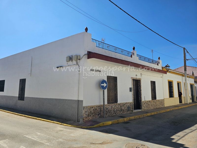 Foto ac85cd05-86e8-421c-b154-4b5e86933553. Casa adossada a lopaz 20 a Umbrete