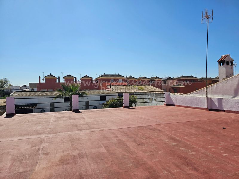 Foto e6343542-fc23-4f6d-8a23-fff8deb28b11. Casa adossada a lopaz 20 a Umbrete