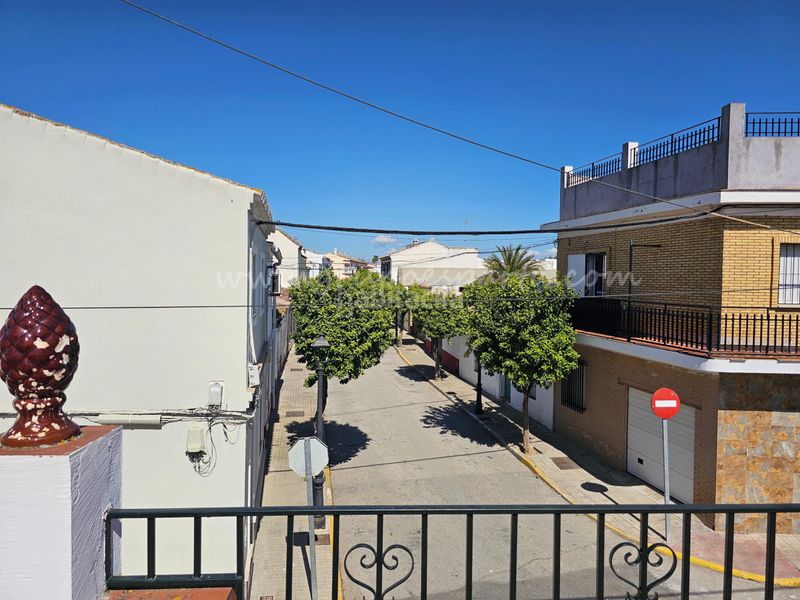 Foto fd3b02f3-ae92-4fbb-9964-088b8823fab3. Casa adossada a lopaz 20 a Umbrete