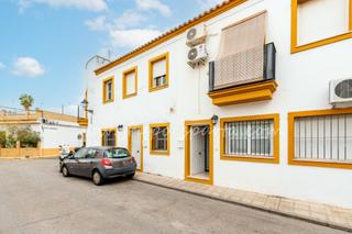 Zweistöckige Wohnung  Calle bécquer 10. Duplex en pleno centro de umbrete. se vende amueblado.