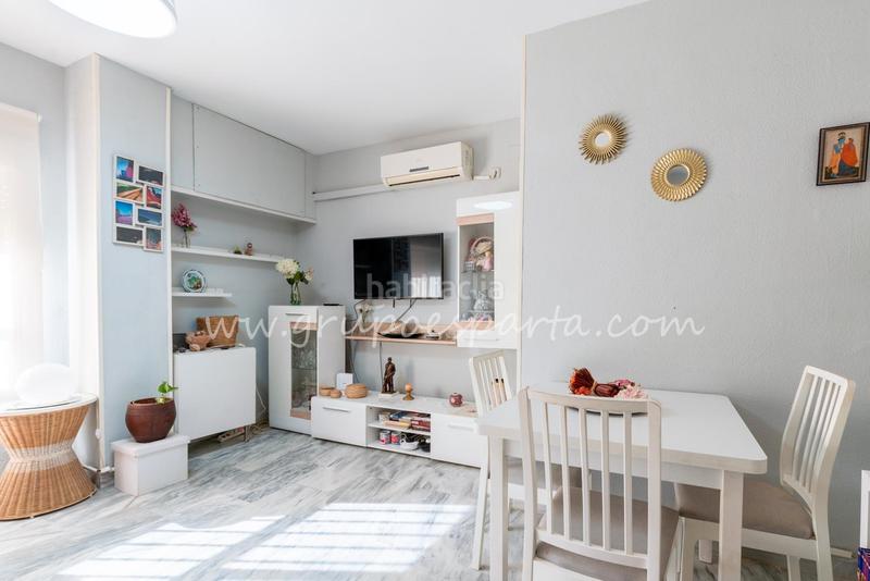 Foto 38dfb36c-a32e-4bf6-9c57-5296d7dbe27f. Appartamento in calle flor de tomillo 8 in colores - entreparques Sevilla