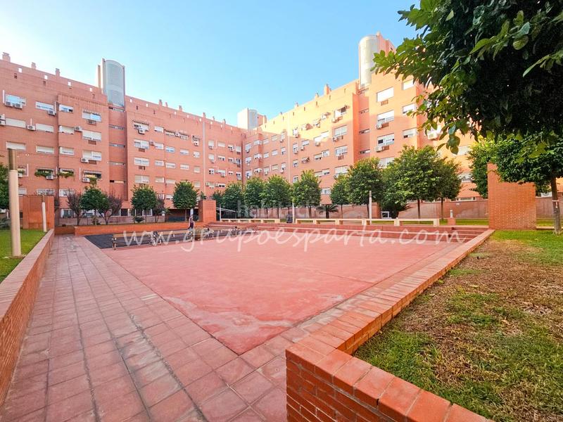 Foto 3dfa7441-da08-4334-8a87-239480528608. Appartamento in calle flor de tomillo 8 in colores - entreparques Sevilla