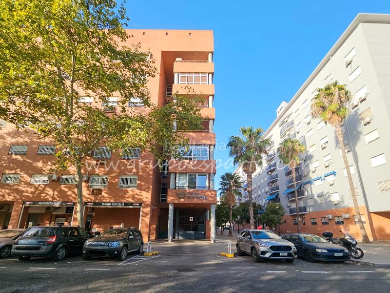 Foto 5e861a4c-b947-486b-b2e4-424c0779441d. Appartamento in calle flor de tomillo 8 in colores - entreparques Sevilla