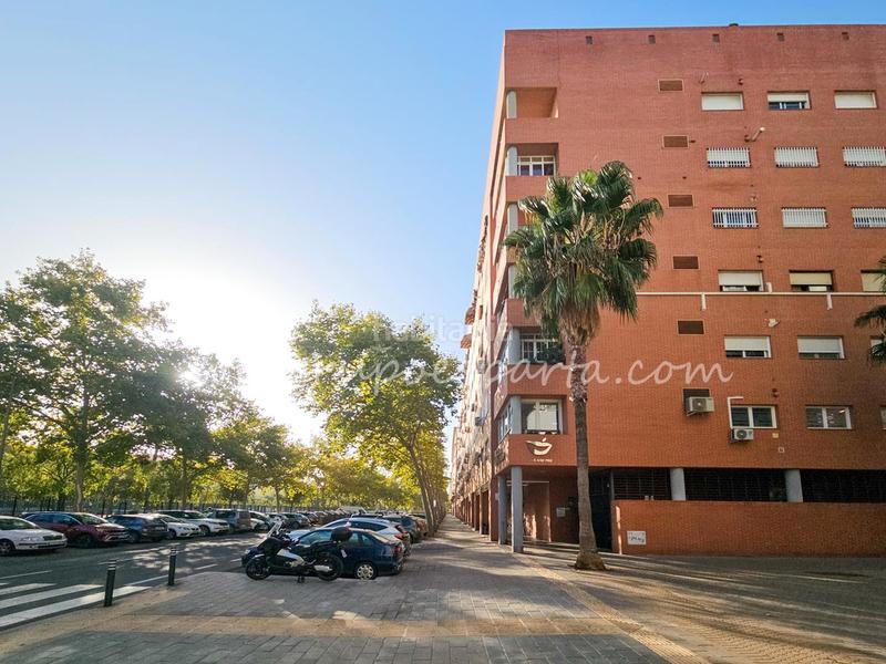 Foto b63cf58f-8b32-48e0-bbd8-c4229b1e2a25. Appartamento in calle flor de tomillo 8 in colores - entreparques Sevilla