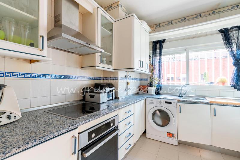 Foto c5e49d37-b151-4fe4-bb3d-0f2f62f913ce. Appartamento in calle flor de tomillo 8 in colores - entreparques Sevilla