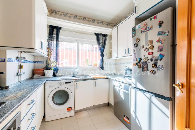 Foto c9544715-f6bb-4bc7-92a2-7d36861bb1ca. Appartamento in calle flor de tomillo 8 in colores - entreparques Sevilla