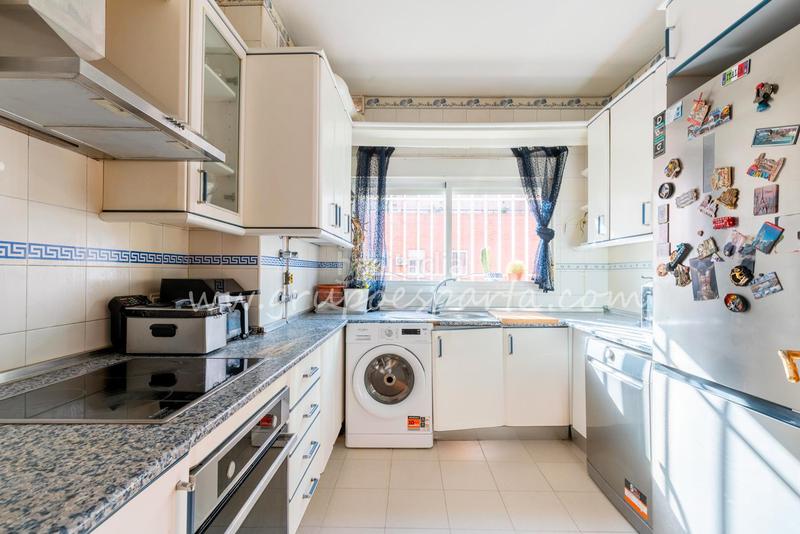 Foto f538dcf6-e1c6-4b08-9b8d-ee6e6c4bf2b8. Appartamento in calle flor de tomillo 8 in colores - entreparques Sevilla