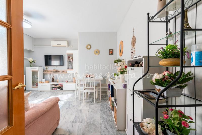 Foto f6b2aeba-ac45-4bfc-bbb6-64791036cf5a. Appartamento in calle flor de tomillo 8 in colores - entreparques Sevilla