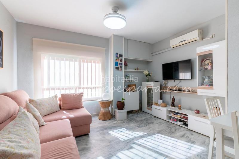 Foto fe457e64-ad5c-455f-a618-7328db05166b. Appartamento in calle flor de tomillo 8 in colores - entreparques Sevilla