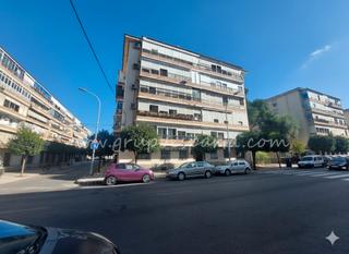 Pis  Calle ciudad de ayora 2. Piso bajo de 3 dormitorios parque alcosa