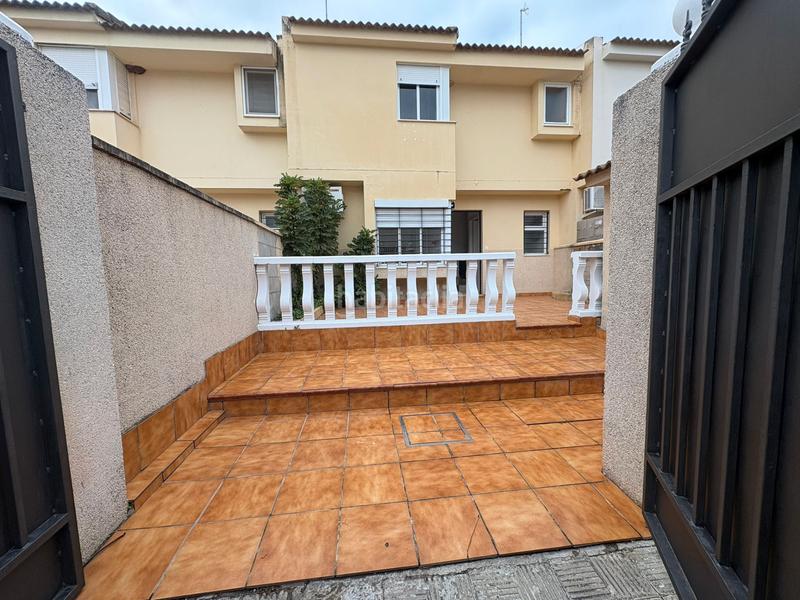 Foto 08e437eb-ccd2-429e-8a2c-5f530fa46fb4. Casa adosada en calle arrope 16 vivienda adosada con piscina comunitaria. en Villanueva del Ariscal