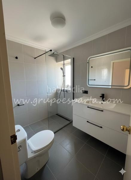 Foto 14b593c1-8670-4628-a89e-5a2c2f28779b. Casa adossada a calle arrope 16 a Villanueva del Ariscal