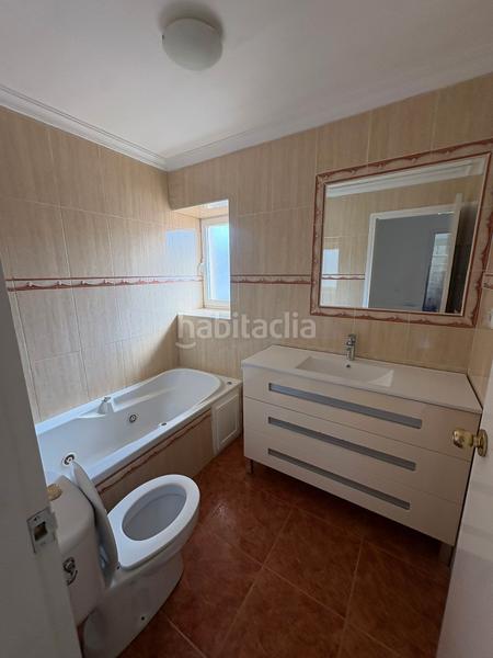 Foto e945e2f6-2b0b-4449-9d0c-4addc0018817. Casa adosada en calle arrope 16 vivienda adosada con piscina comunitaria. en Villanueva del Ariscal