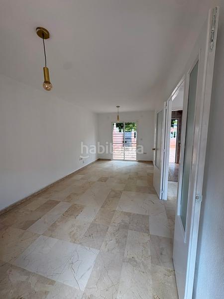 Foto f280f44f-a9ef-4de8-84a0-fc8d9b7e33d9. Casa adosada en calle arrope 16 vivienda adosada con piscina comunitaria. en Villanueva del Ariscal