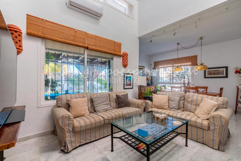 Foto 1258fa7a-ec71-44ea-9638-e8503d1912b7. Towny house with fireplace parking pool in Valencina de la Concepción