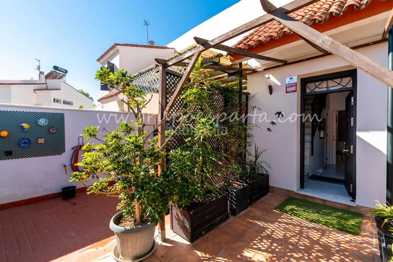 Foto 6bc46280-de14-48d0-a8ff-24a59e8bbd1a. Towny house with fireplace parking pool in Valencina de la Concepción