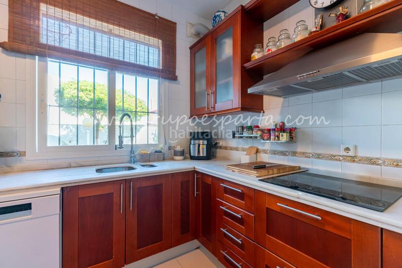 Foto 9772b05f-22fe-4a58-b2d5-efedcb4d7826. Towny house with fireplace parking pool in Valencina de la Concepción