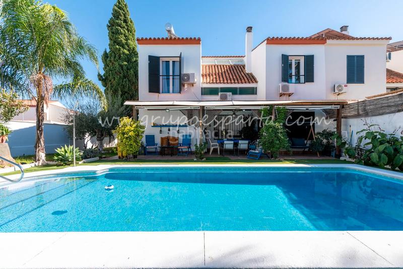 Foto 9e33c9ab-3d87-4628-ac98-a24fd3b4861f. Towny house with fireplace parking pool in Valencina de la Concepción