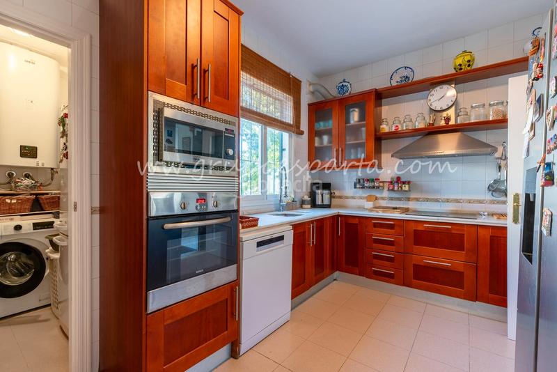 Foto a2292955-f640-4727-9d93-5266b3568720. Towny house with fireplace parking pool in Valencina de la Concepción